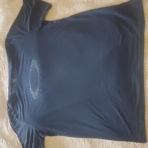 Men's Oakley T shirt. Size 2XL.